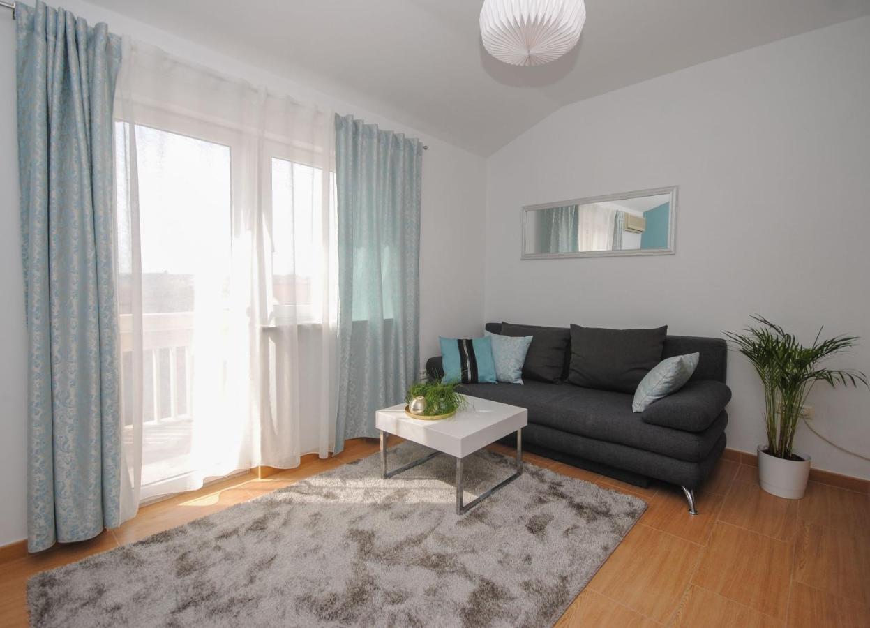 Apartment Tina Podstrana Exterior photo